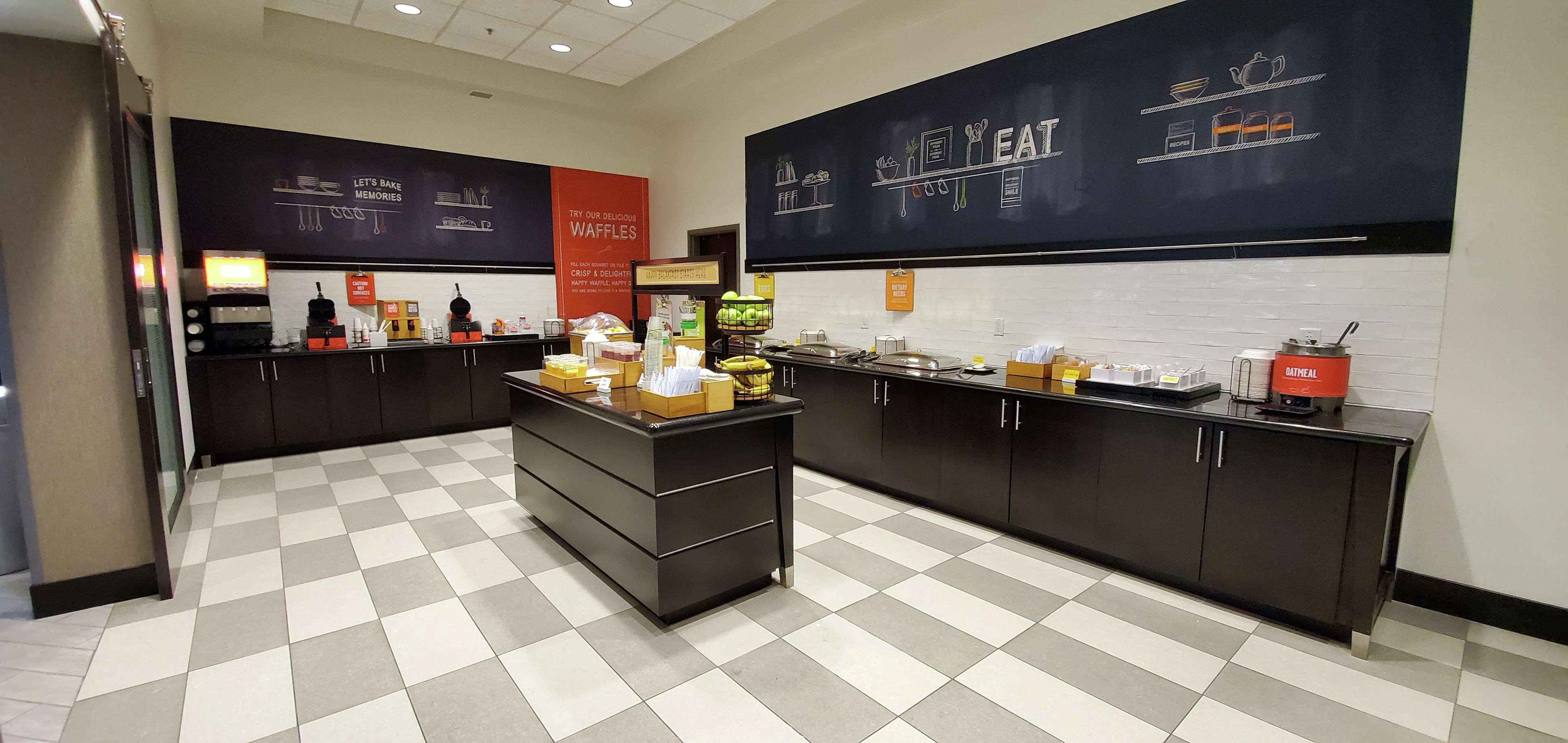 Hampton Inn Киърни Екстериор снимка