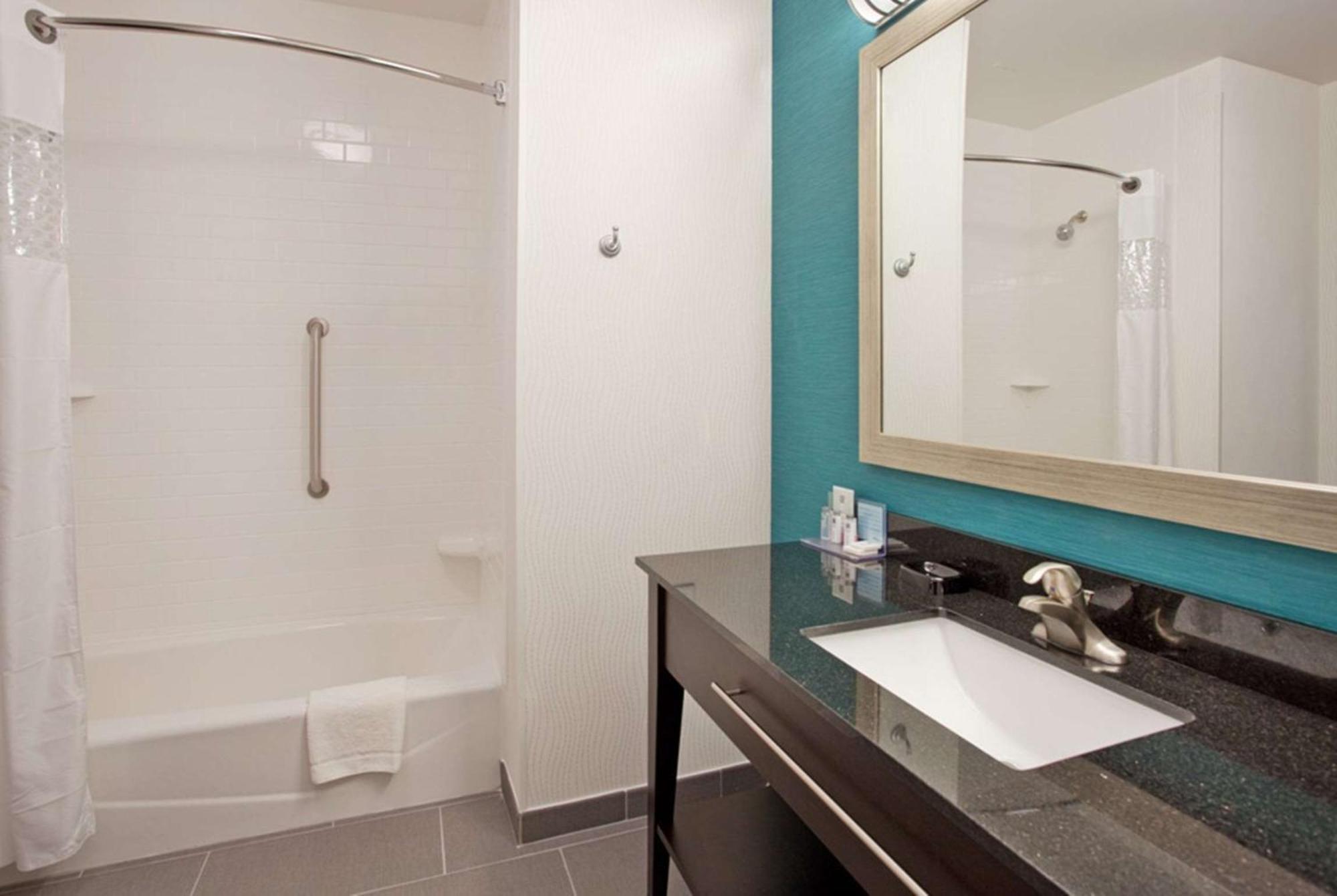Hampton Inn Киърни Екстериор снимка