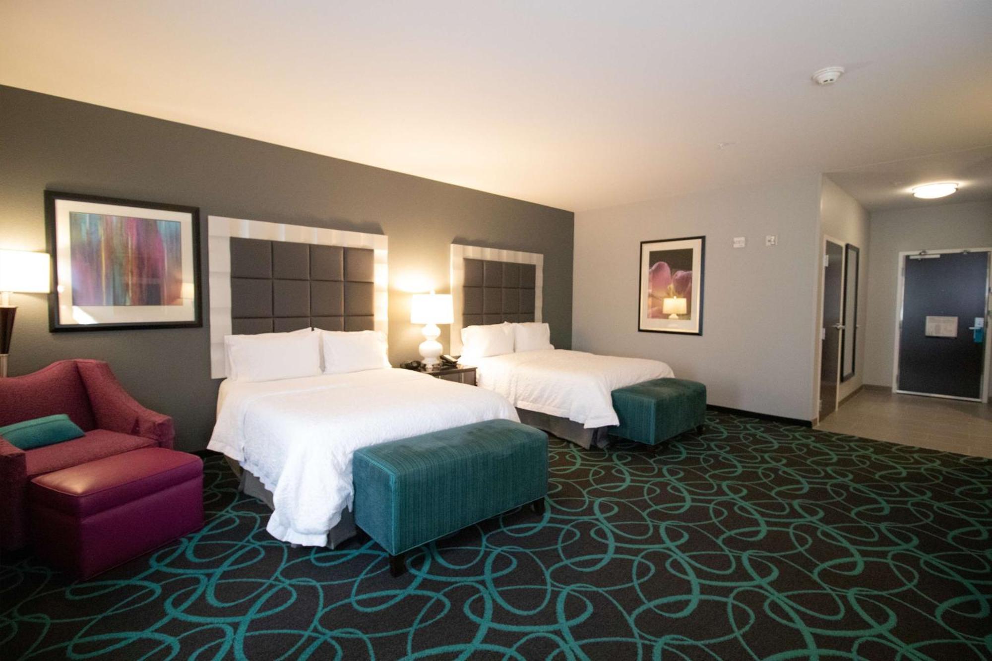 Hampton Inn Киърни Екстериор снимка