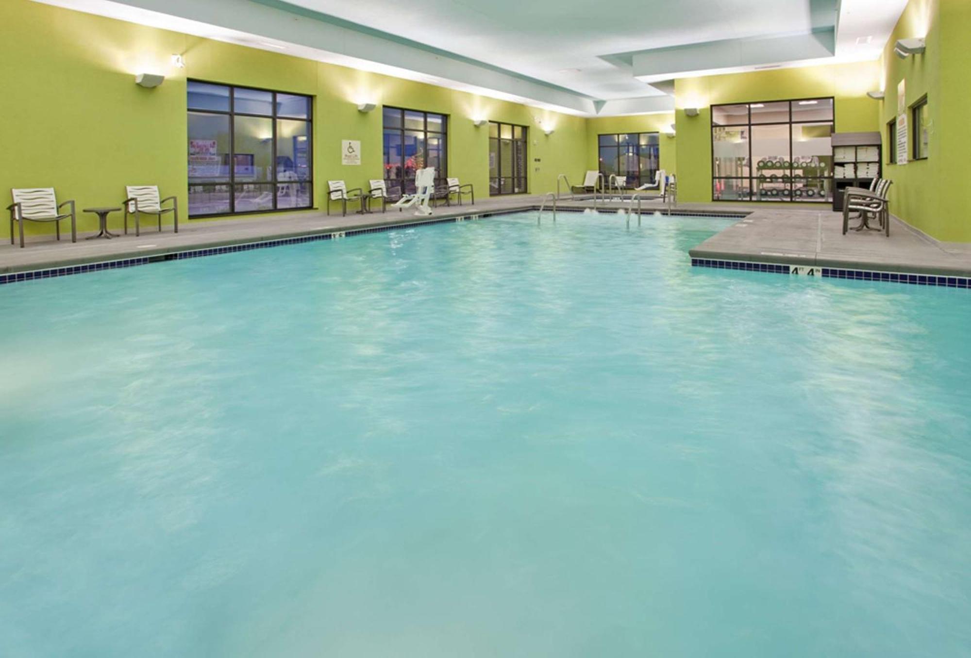 Hampton Inn Киърни Екстериор снимка