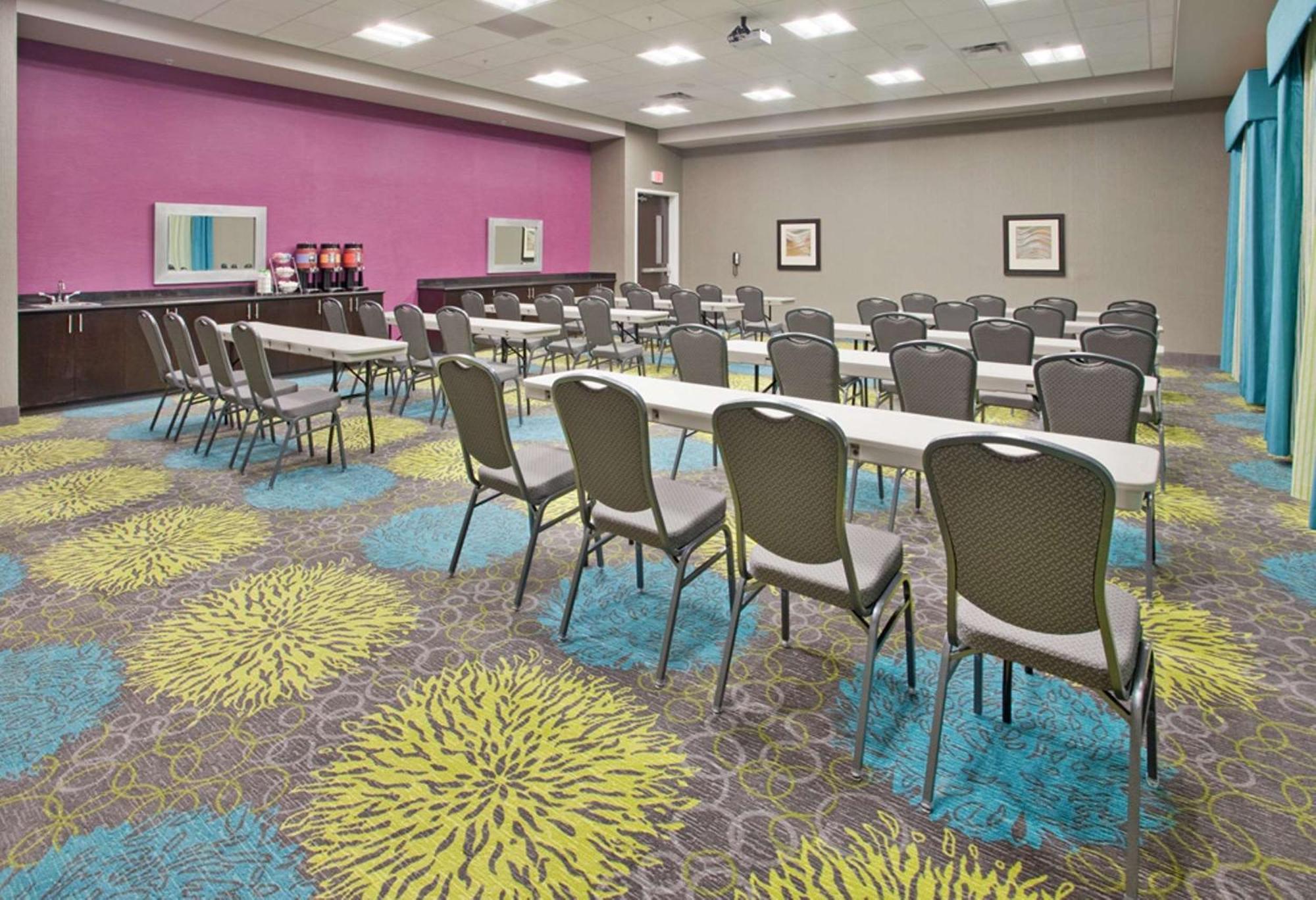Hampton Inn Киърни Екстериор снимка
